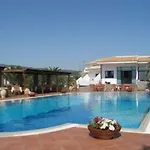 Oasis Hotel 3*