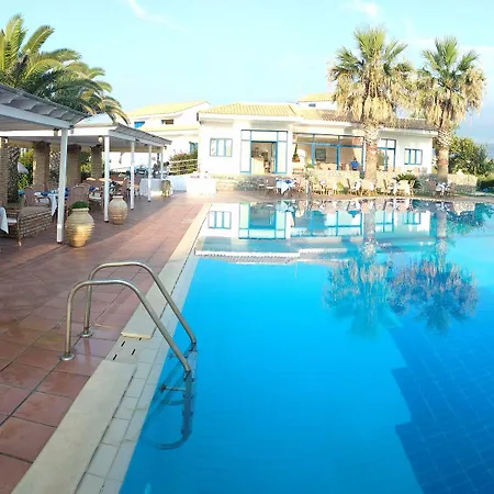 Oasis Hotel Kyparissia