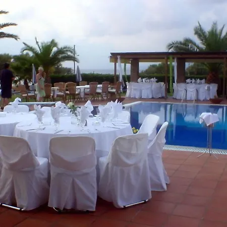 Oasis Hotel 3*