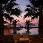 Oasis Hotel