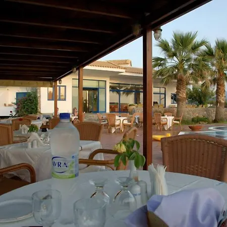 Oasis Hotel Kyparissia