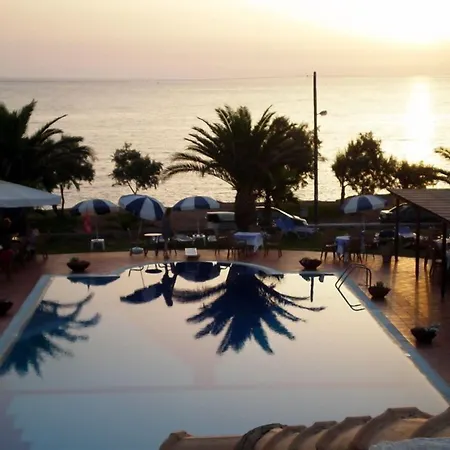 Oasis Hotel Kyparissia