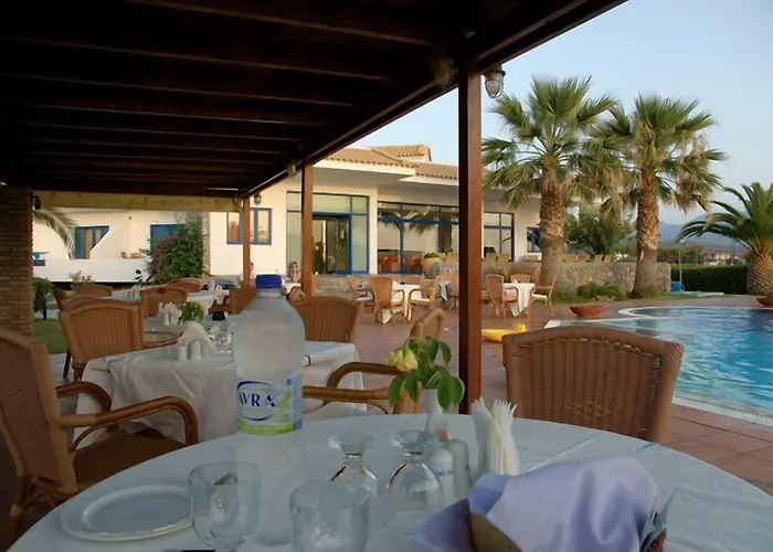 Oasis Hotel Kyparissia